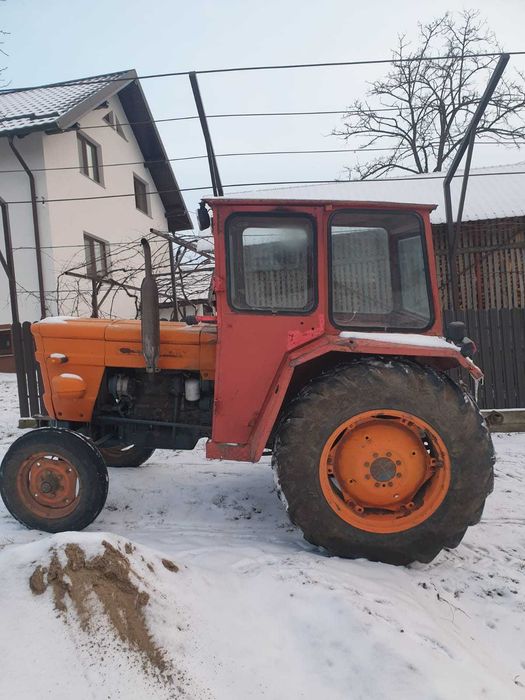 Tractor fiat 550 cu cabină închisă.Fălticeni