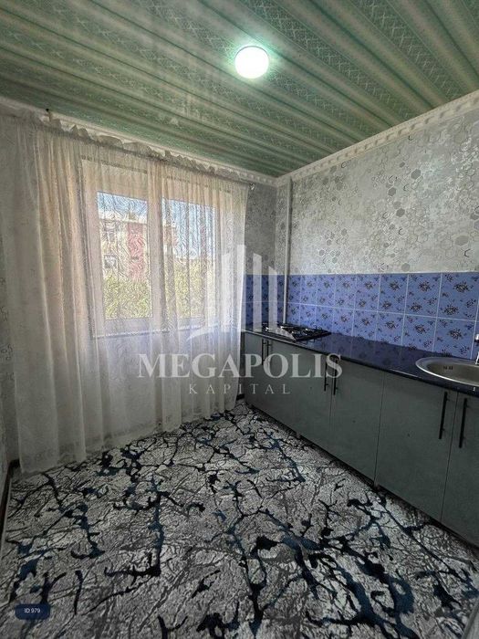 BUXORO,GULIVERDA ARZON NARXDA 1 xonali kvartira sotiladi.№979