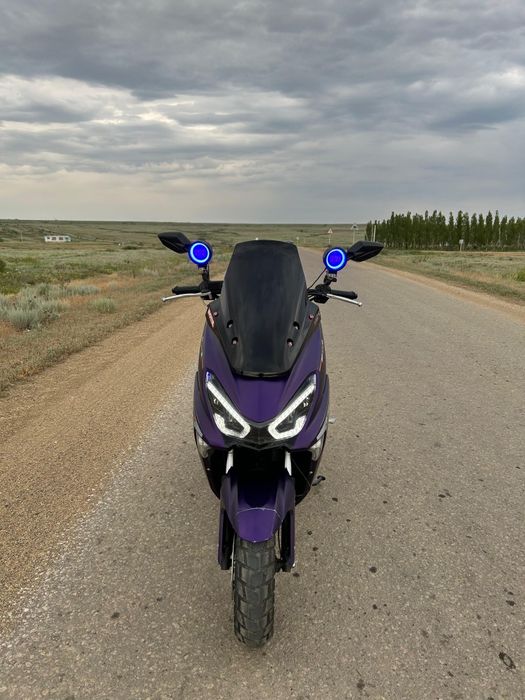 Макси-мопед 180куб
Два комплекта ключей 
На учёта стоит