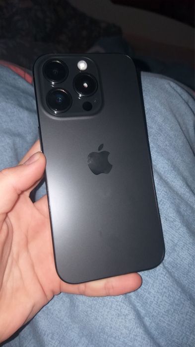 Обменяю iphone 16 pro max 256gb E-sim