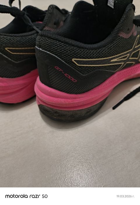 Маратонки asics.