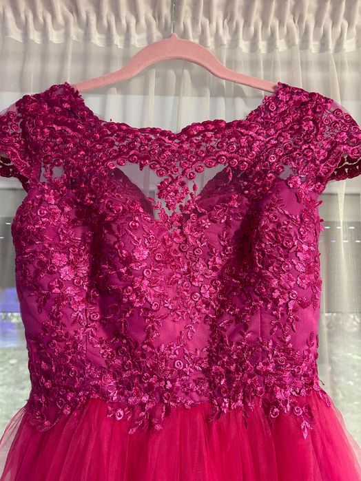 Rochie cusută manual