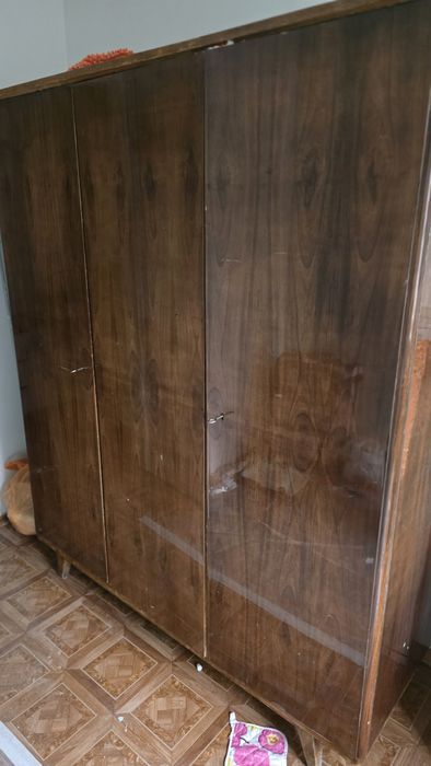 Отдаем шкаф срочно