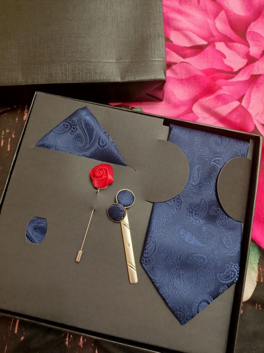 Галстук в наборе