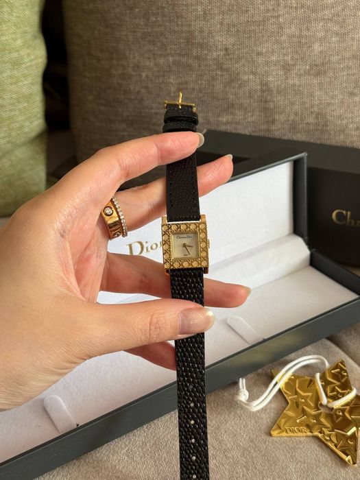 Женские часы Dior