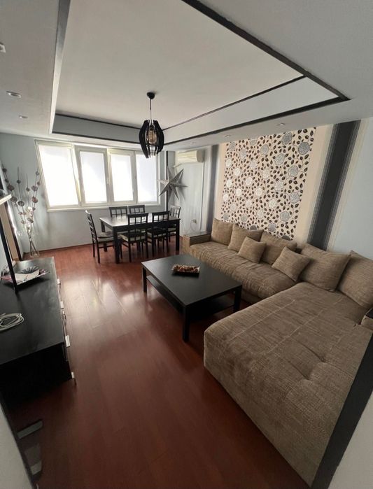 Център тристаен 600€
