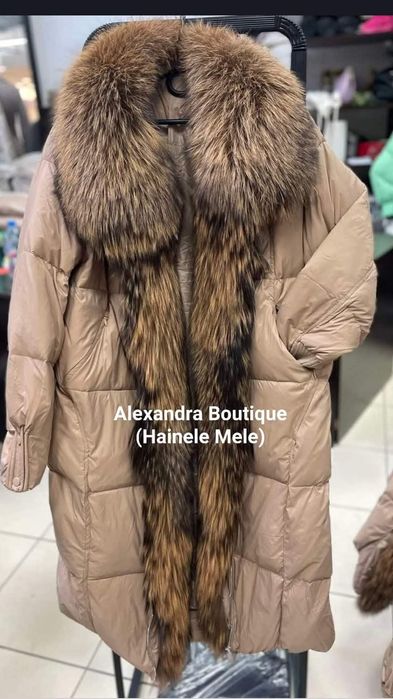 Geaca umpluta cu puf de gasca accesorizata cu blana naturala de vulpe