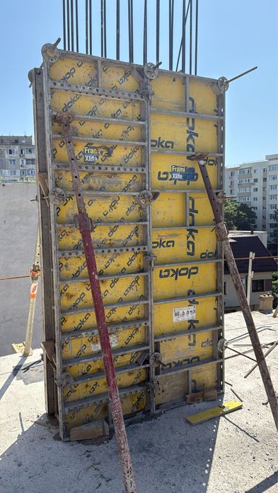 Panouri dok metalice uzate dar in stare buna de cofrare