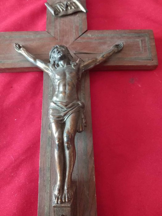 Crucifix.  bronz