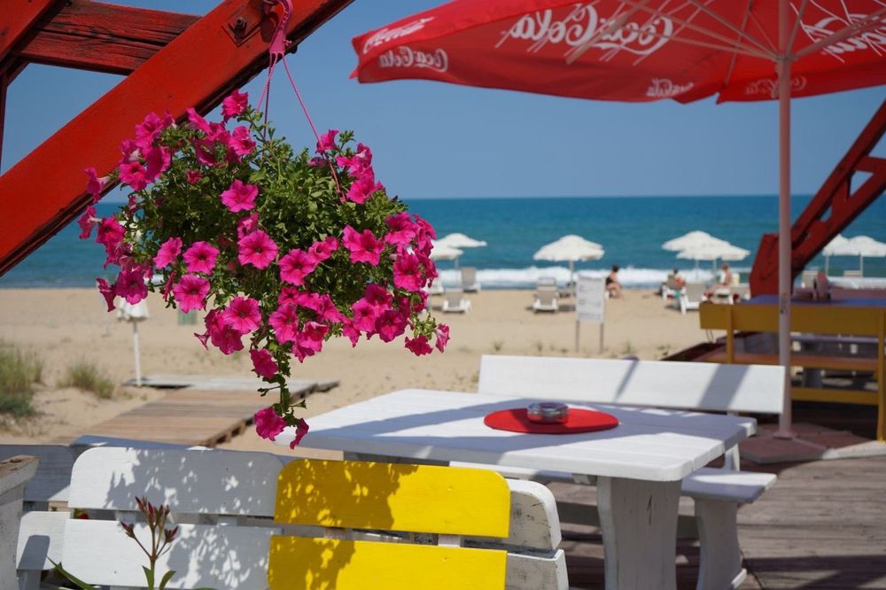 Дава се под наем Парцел в Варна, Възраждане 1 - 240 кв.м за 7650 € - Снимка #1