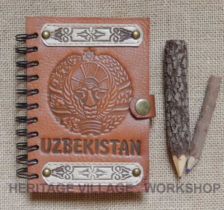 Блокноты с кожаной обложкой.