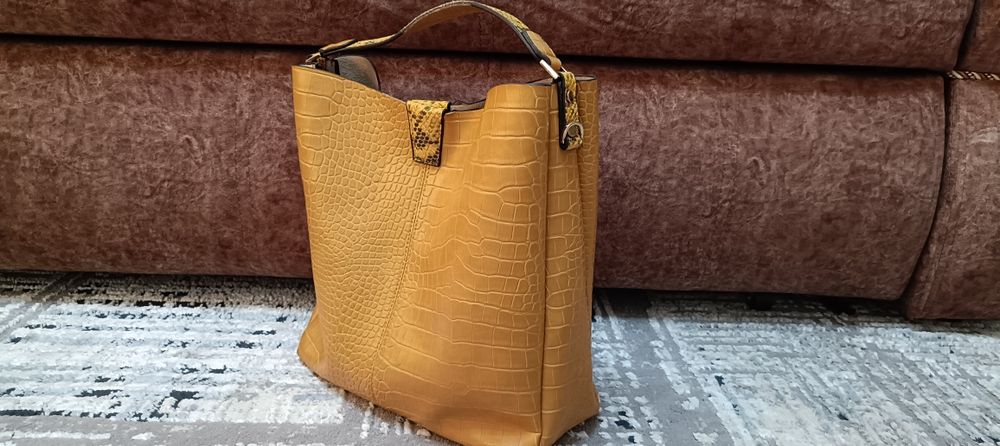 Женская сумка, яркая