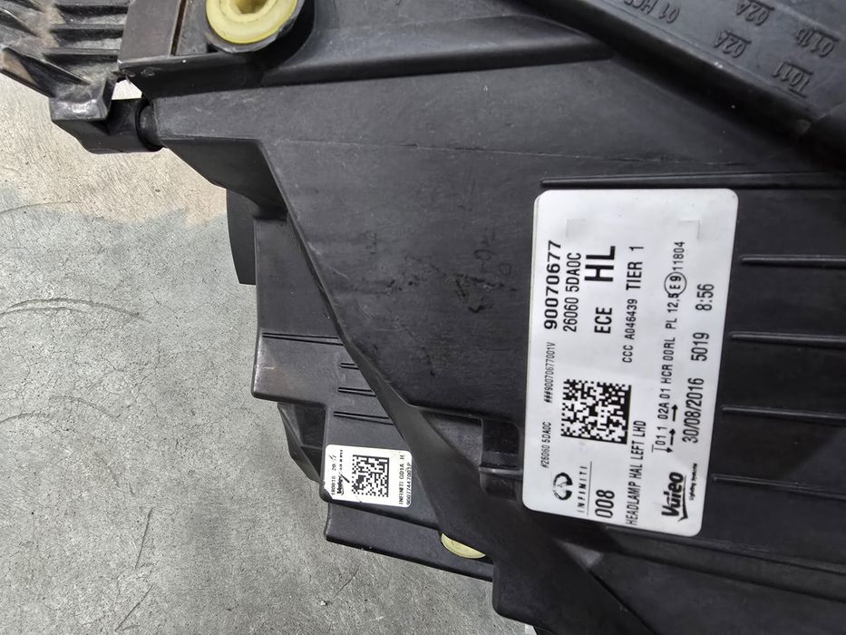 Фара левая/правая infiniti q30