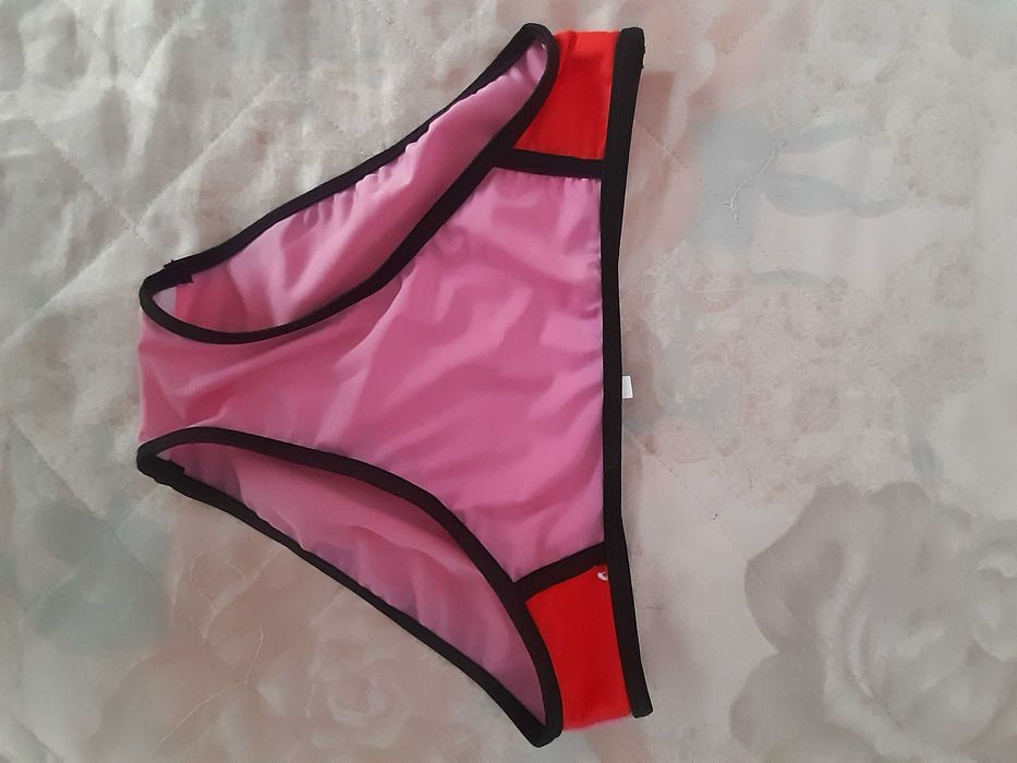 Червен бански М размер