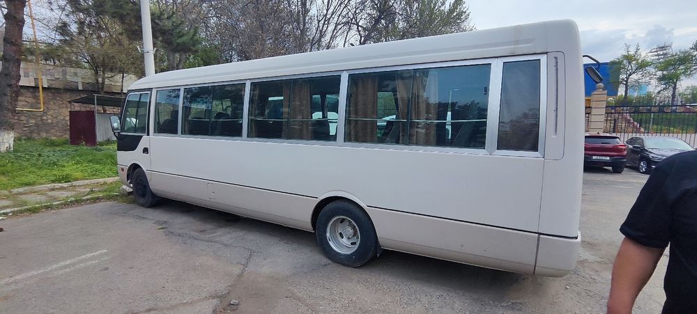 Mitsubishi Fuso  2008 xolati yaxshi 24 mesta