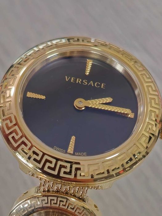 Дамски Часовник Versace Medusa Stud Icon VERF006 18