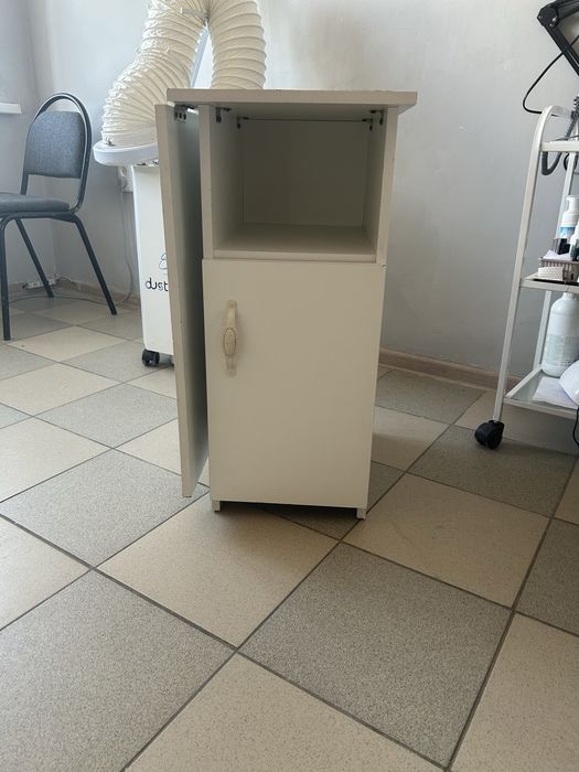 Продам маникюрный стол