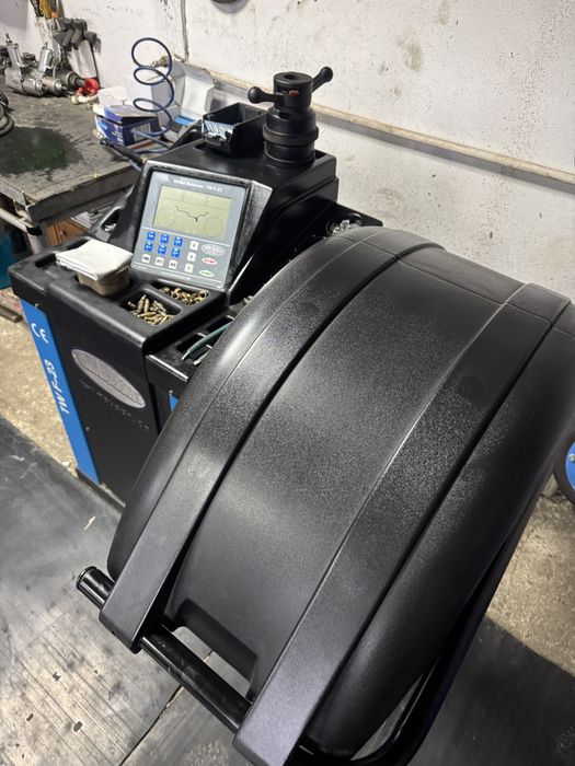 Masina de echilibrat roti TWIN BUSCH F-23