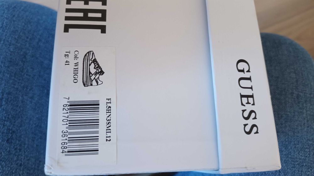 Сникърси Guess нови