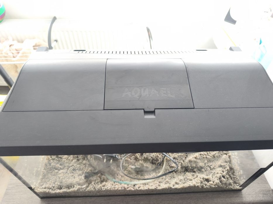 Vând acvariu 60 litrii