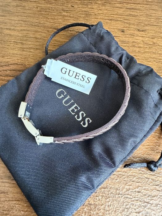 Мъжка кожена гривна Guess