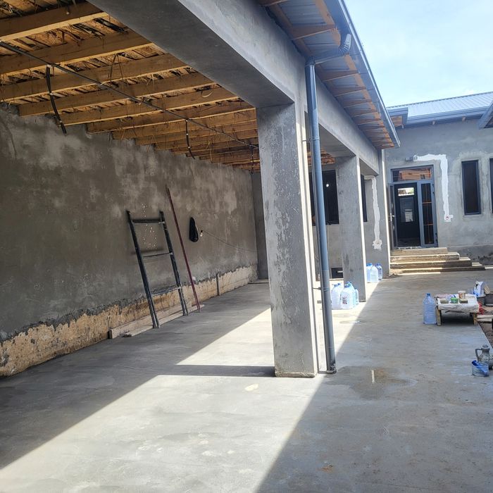 Uy sotiladi 2.4 sotix 4 xona 2 ta  sanuzel + padval + naves.