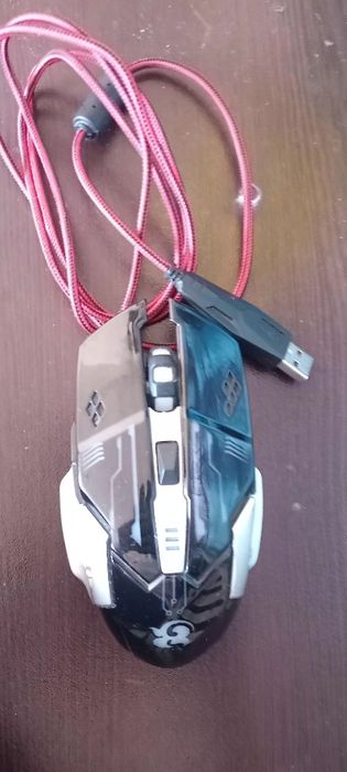 Геймърска мишка optical mouse rgb usb няма проблеми чисто нова