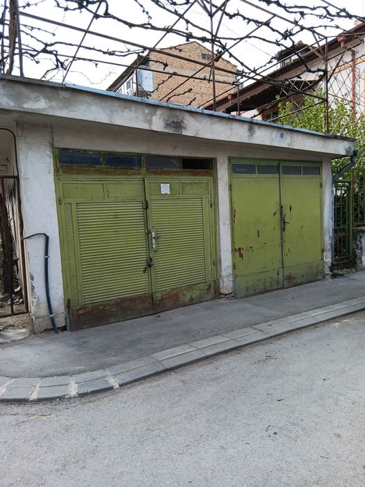 Два гаража на топ място в гр.Шумен