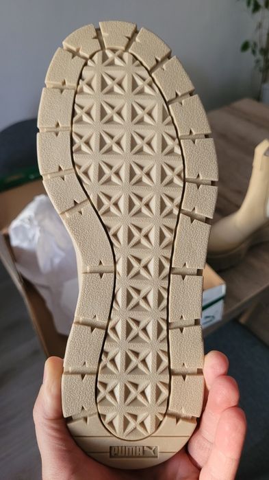 Продавам ботуши от ест. кожа на Puma