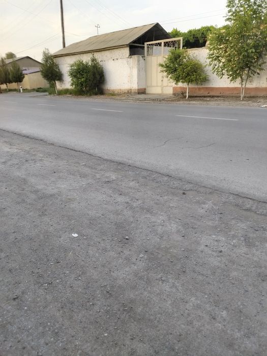 Hovli uy. Yashash va biznes uchun.