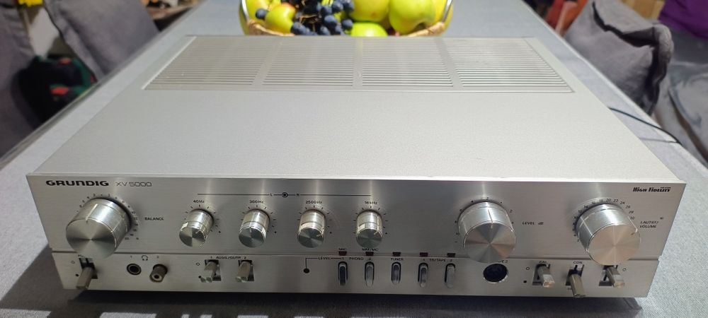 Muzică cu  preamplificator Grundig  xv5000 Blaupunkt  pa-240