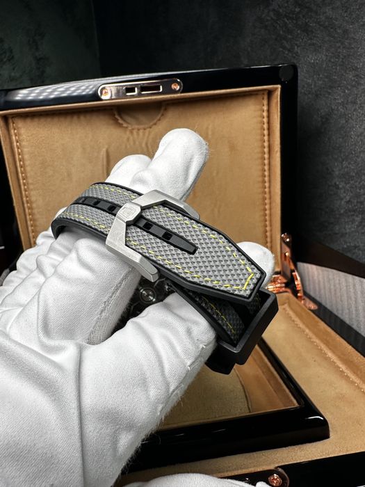 Часовник Roger Dubuis