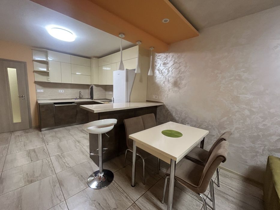 Дава се под наем Тристаен апартамент в Пловдив, Захарна фабрика - 92 кв.м за 612 € - Снимка #7