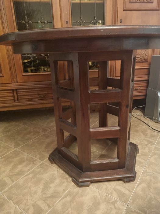 Масивна трапезна маса