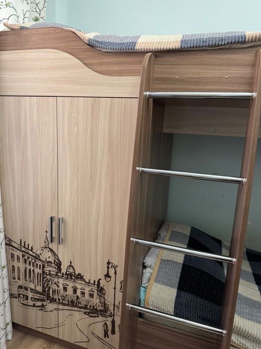 Двухъярусную кровать со шкафом