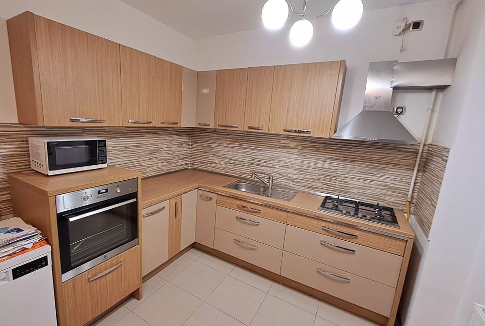 Vând mobila de bucatarie Lems cu electrocasnice MDF și PAL