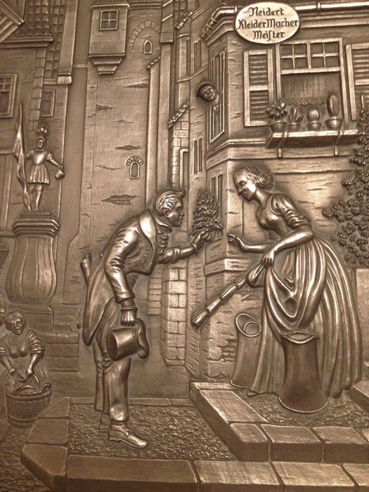 Vintage! Нови! Вечният младоженец и Пощальонът Немски калаени картини.