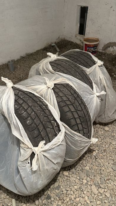 Зимние шины срочно продается.