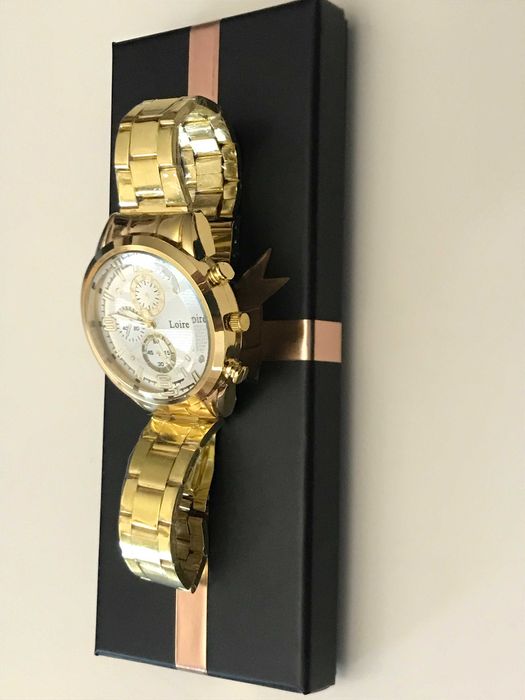 Мъжки златист часовник с голям циферблат