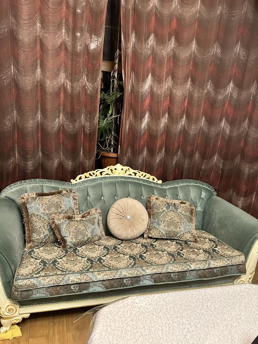 Диван с двумя креслами