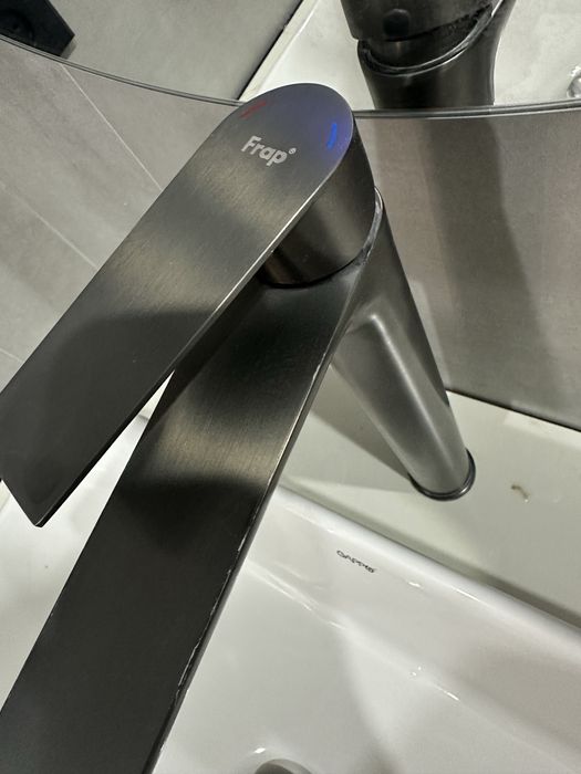 Тумба, раковина, смеситель