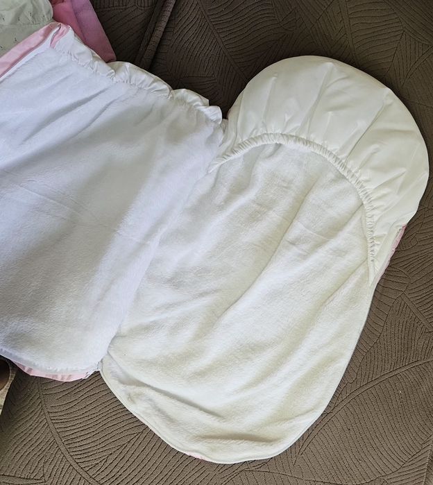 Продам конверт ( кокон) на выписку для девочки