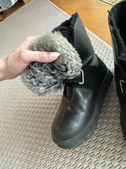 Cizme UGG din piele, detaliul imblanit detasabil, 36