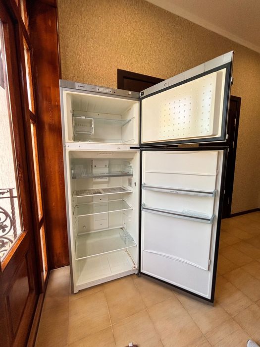 2 холодильника и морозильная камера