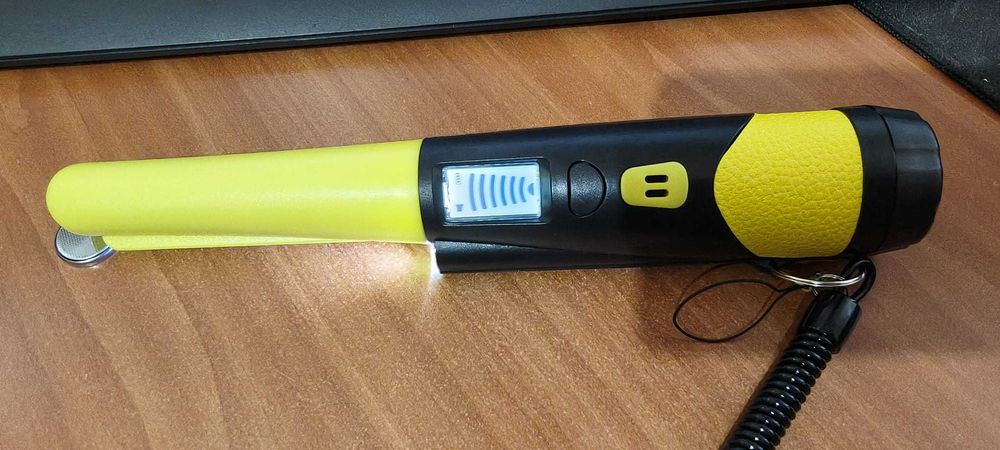 Detector de metal pentru cautatori de comori Ecran LCD vibratie sunet