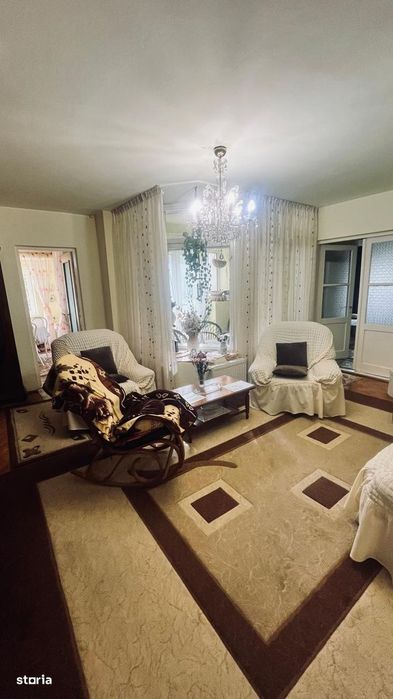 Apartament 3 camere cu balcon, garaj inclus