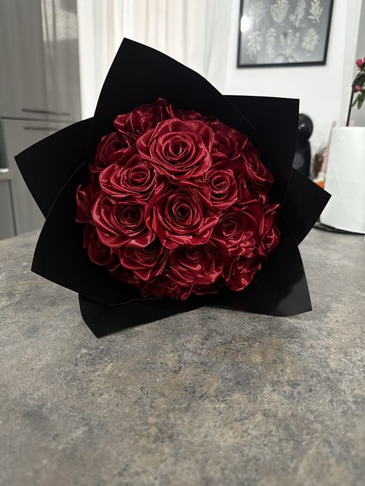 Buchete de trandafiri din satin