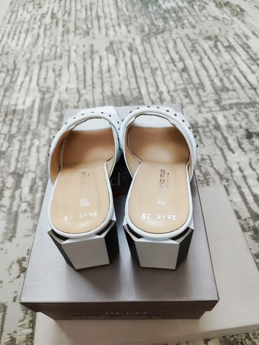 Продам женские босоножки