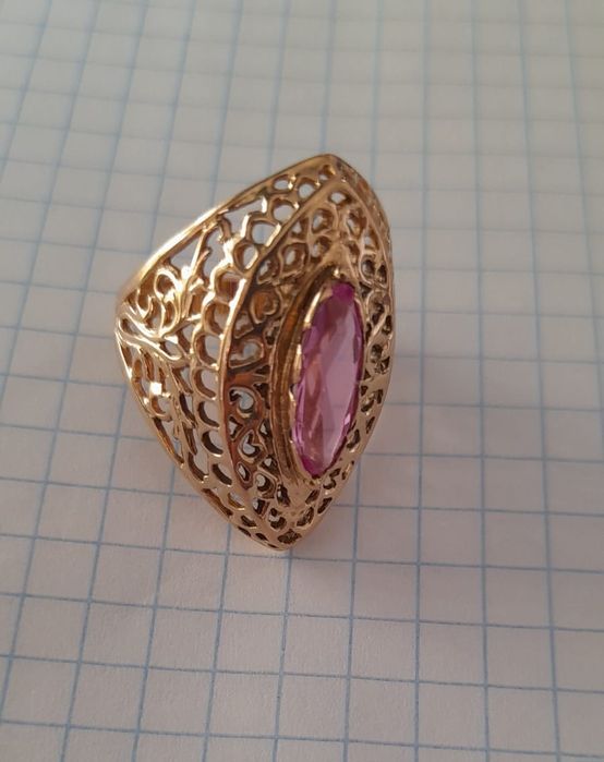 Продам золотое кольцо с рубином