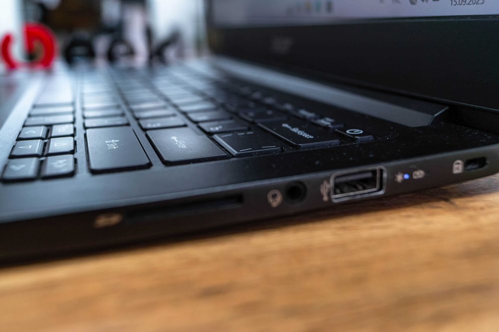 Acer Swift 1 SF114 Pentium Silver N5000 Graphics SSD M2 128GB Red Geek